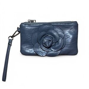 Leather wrist purse with flower. Gray 8x4 inches. Keyholder and pocket.